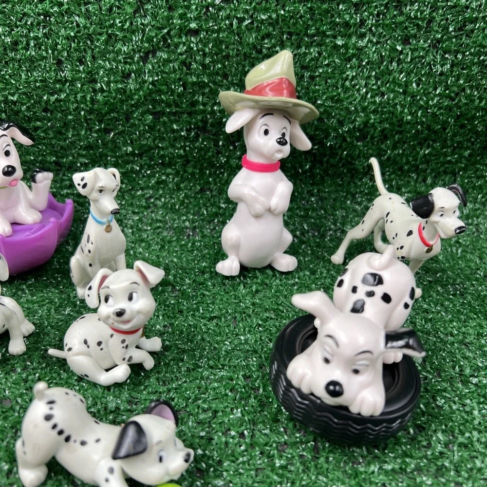 DISNEY 101 DALMATIANS Lot of 8 Plastic Puppy‎ Figures Toys